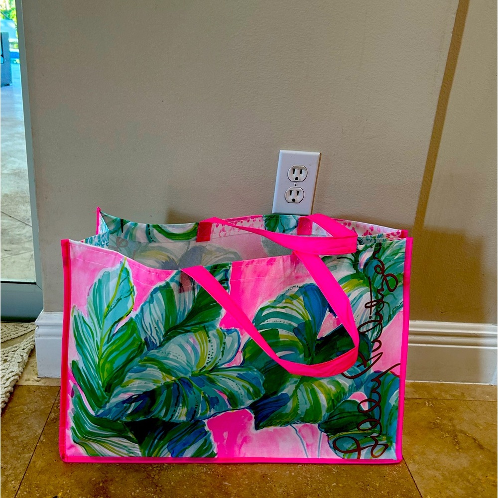 Large Lilly Pulitzer Bag. Wonderful way to give Lilly gifts or just for decor!